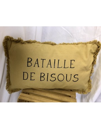 Coussin BATAILLE DE BISOUS (jaune moutarde)